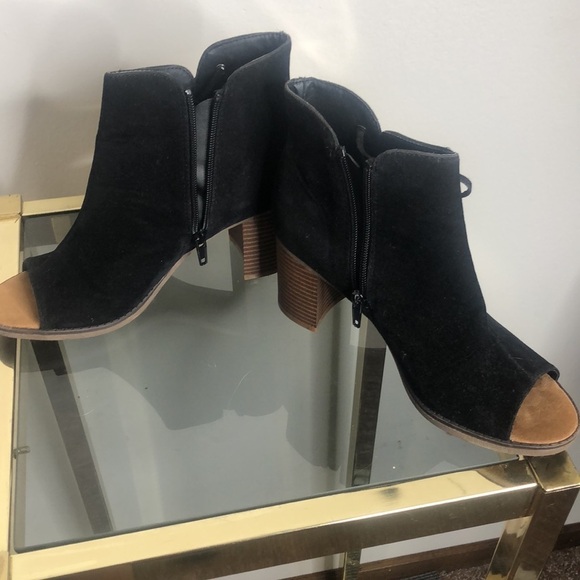 Maurice’s black faux suede tie up peep to ankle bootie size 6.5 - Picture 4 of 10